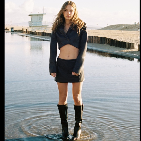 Blogger Fave Zara black faux leather one button cropped jacket - Picture 4 of 14